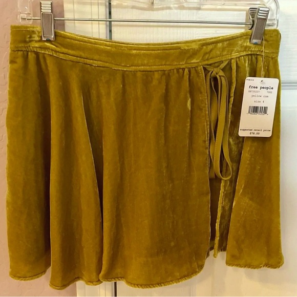 NWT Free People Dance the Night Away Yellow Velvet Wrap Skort Short SZ 4 Ret.$78 - Picture 3 of 9